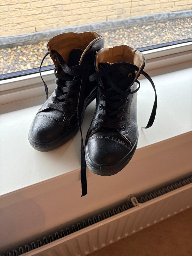 Veiligheids Schoenen stalen neuzen maat 37, Ophalen, Zo goed als nieuw