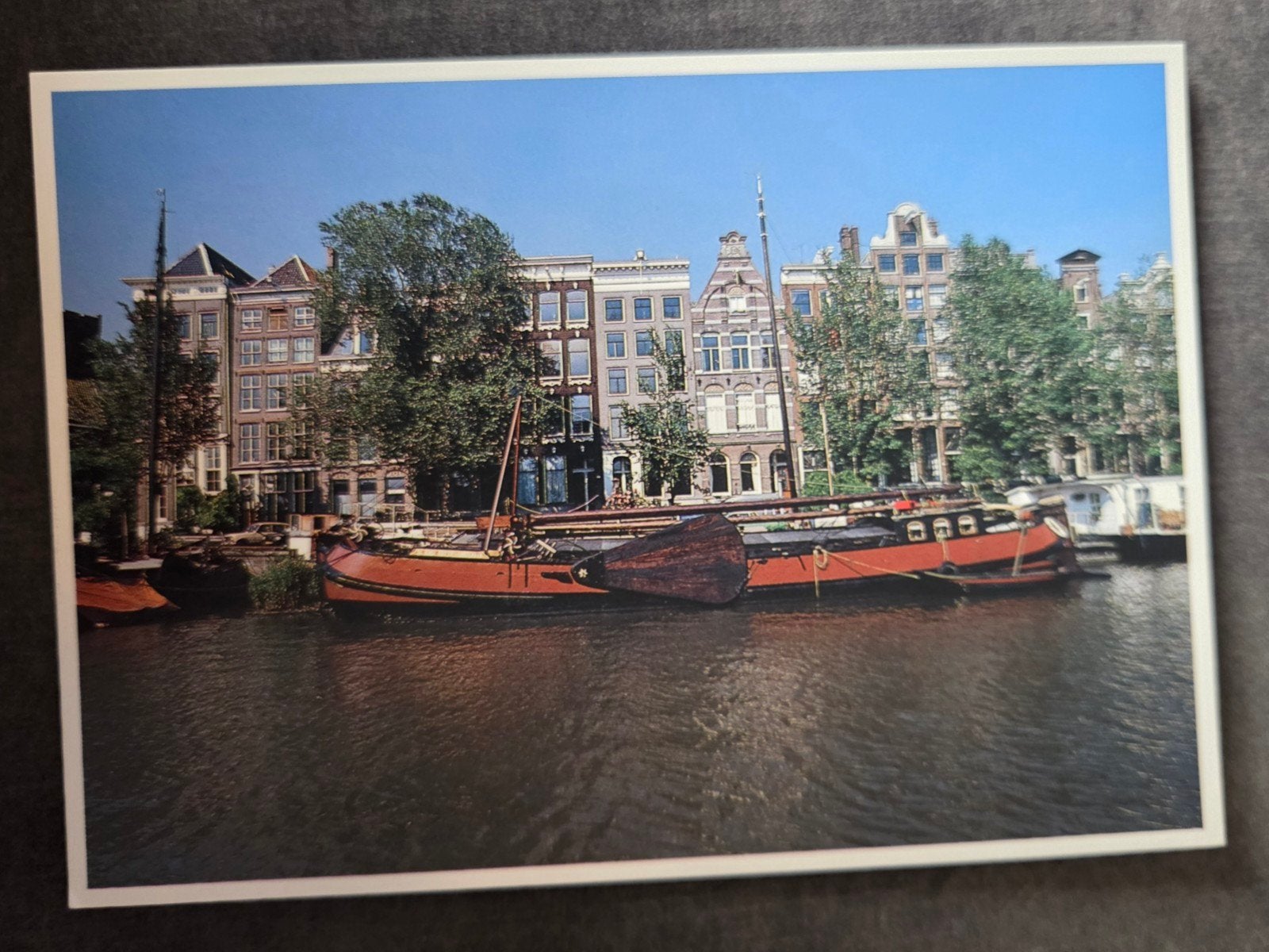 Ansichtkaart Amsterdam Grachtenpandjes en Woonboot, Verzenden, 1980 tot heden, Ongelopen, Noord-Holland