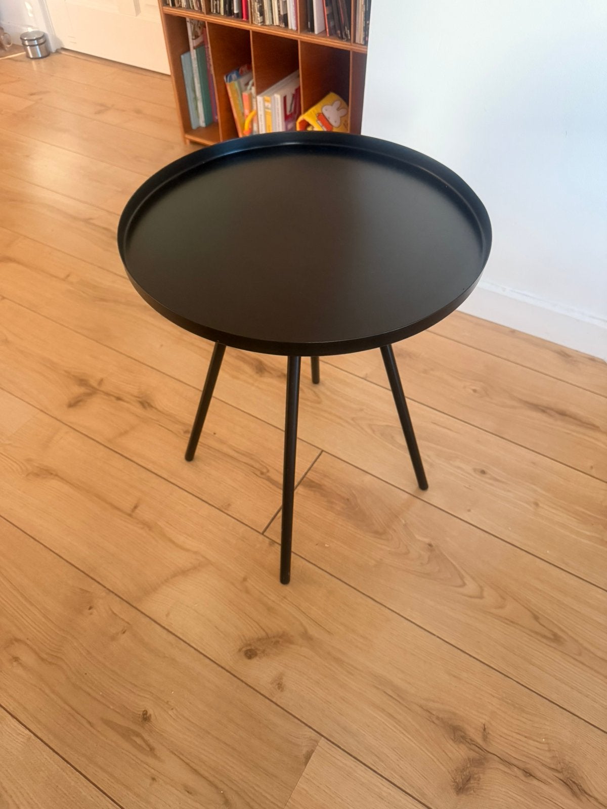 Bijzettafel zwart, Minder dan 55 cm, Metaal of Aluminium, Rond, Zo goed als nieuw