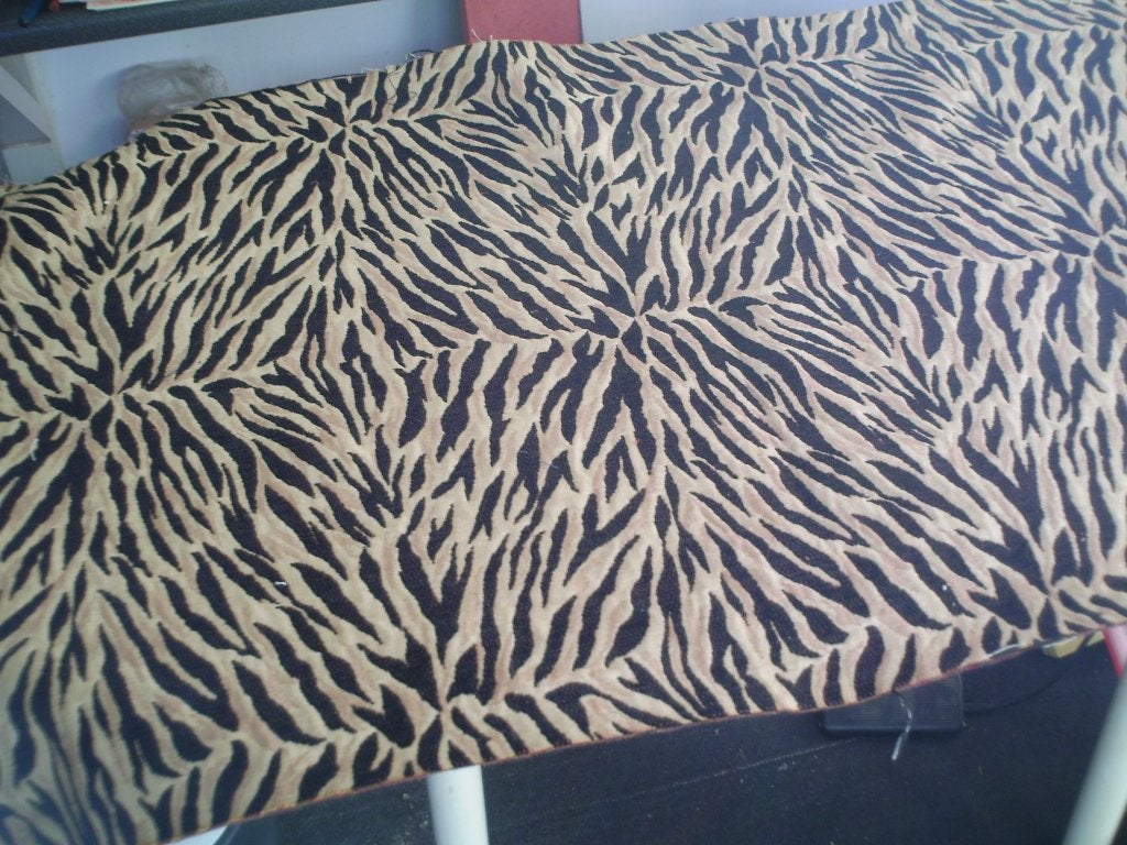 Stof Zebra - voor 36x42cm footstool - 550 mahonie - Nieuw !, Huis en Inrichting, Banken | Voetenbanken en Poefen, Minder dan 50 cm