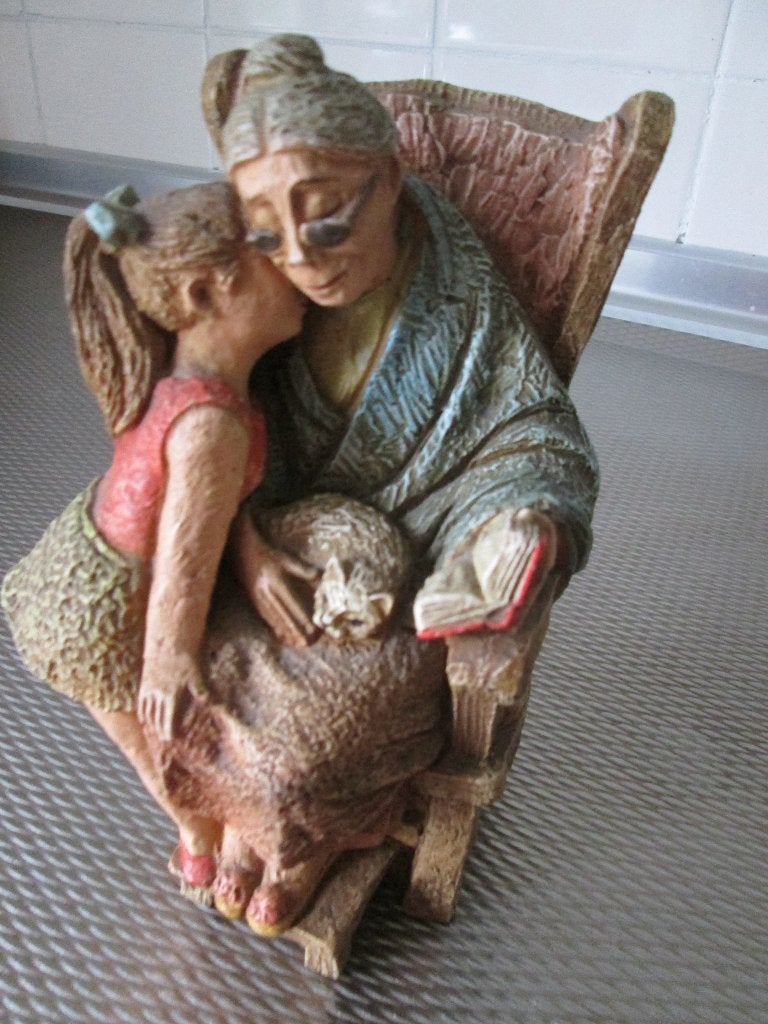 Mooi, Apart Stenen beeld 18 cm. Oma met kind made in Holland, Antiek en Kunst, Ophalen of Verzenden
