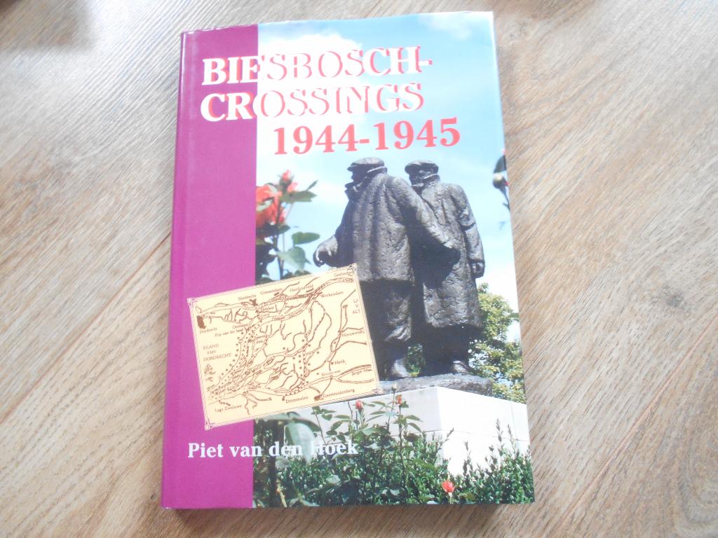 Piet van den Hoek Biesbosch-Crossings 1944-1945, Boeken, Ophalen of Verzenden, Tweede Wereldoorlog, Zo goed als nieuw, Overige onderwerpen