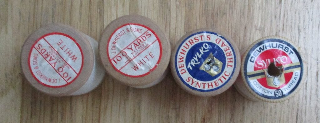 4 vintage garenklosjes hout/kunststof Dewhurst's Trylko, Ophalen of Verzenden, Garen of Naald(en)