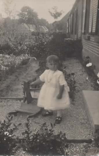 Onbekend Ritthem meisje bij Boerenwoning fotokaart, Verzamelen, Verzenden, Voor 1920, Ongelopen, Zeeland