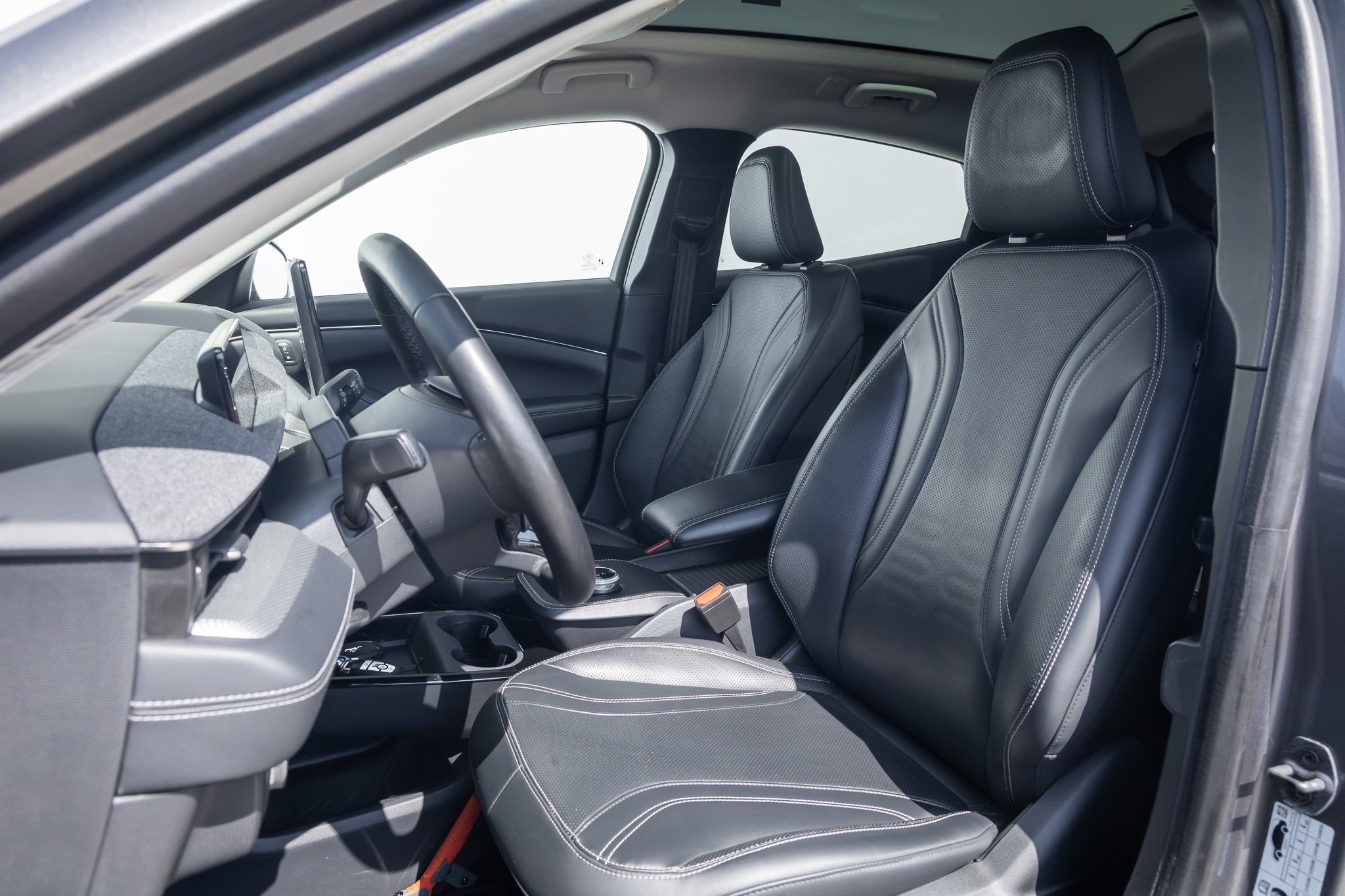 Foto 9 van Ford Mustang MACH-E Extended RWD 98 kWh soh95% panoramadak |