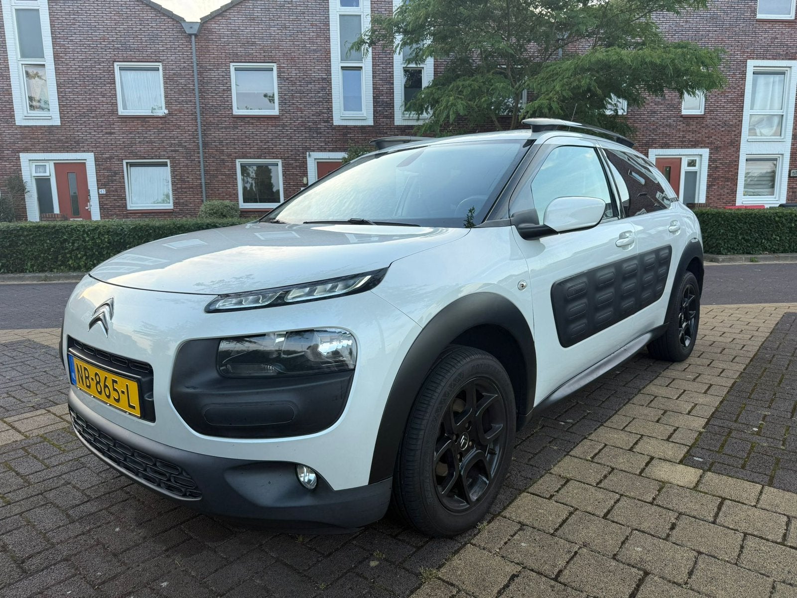 Citroën C4 Cactus 1.2 E-thp 110 2017 Wit, Auto's, Voorwielaandrijving, Stof, 40 €/maand, Zwart
