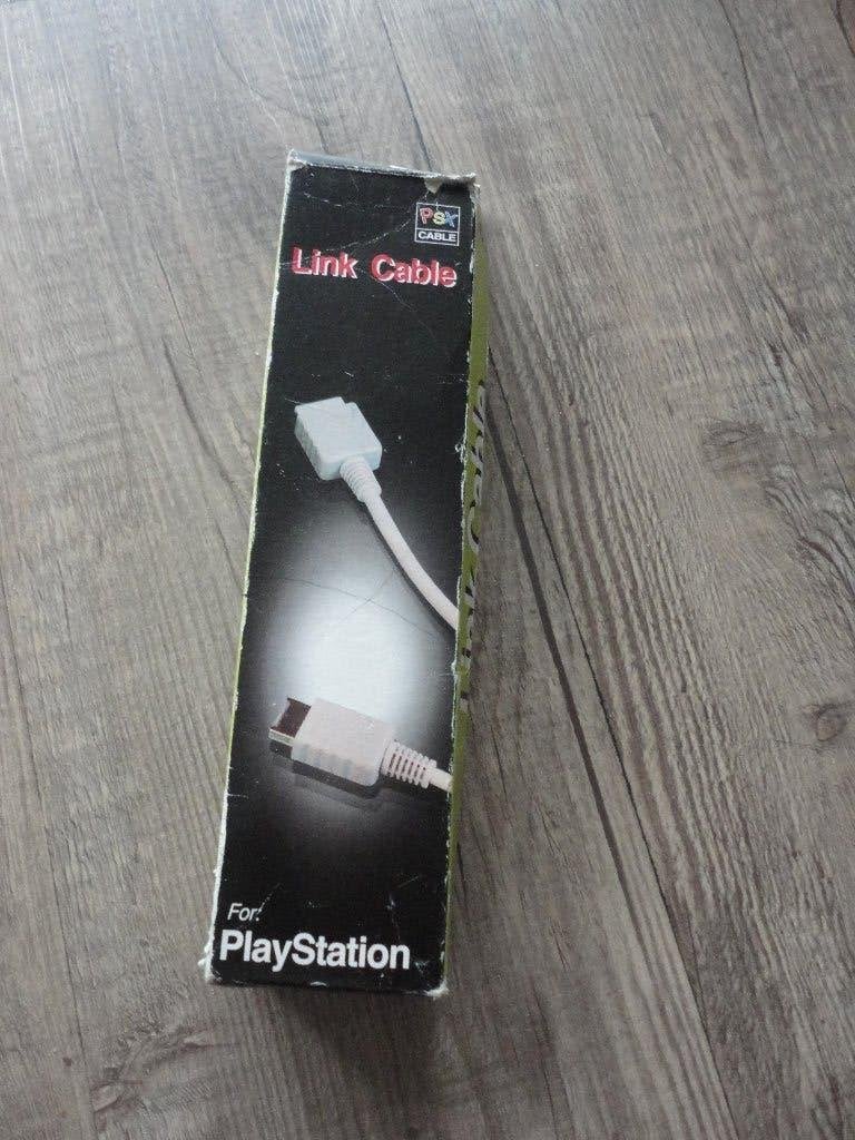 LINKKABEL VOOR PLAYSTATION 1 TE KOOP IN DOOSJE, Ophalen of Verzenden, Nieuw, Zonder controller