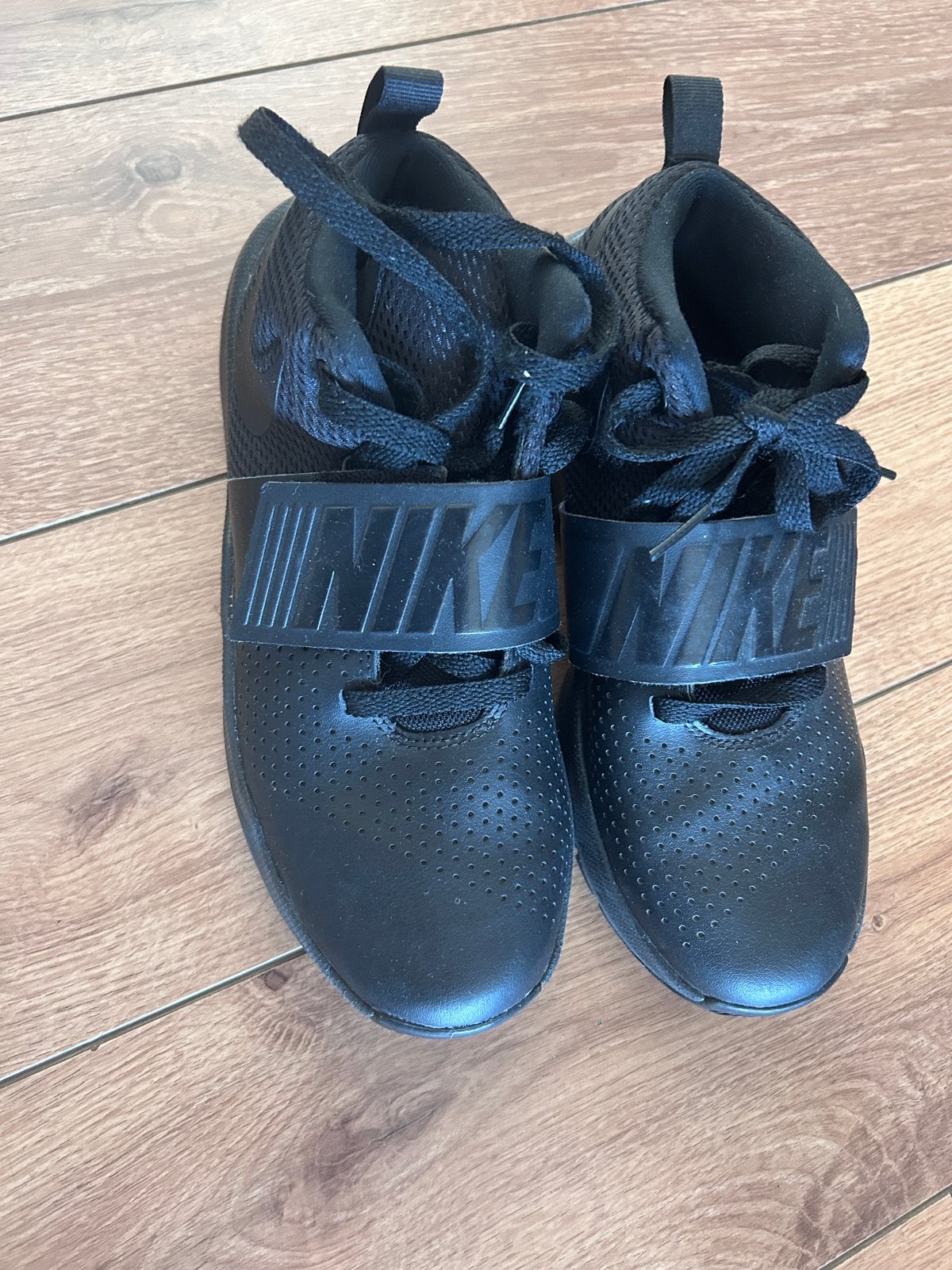 Nike zo goed als nieuw maat 38 zwarte sneakers, Ophalen of Verzenden, Zo goed als nieuw, Jongen of Meisje