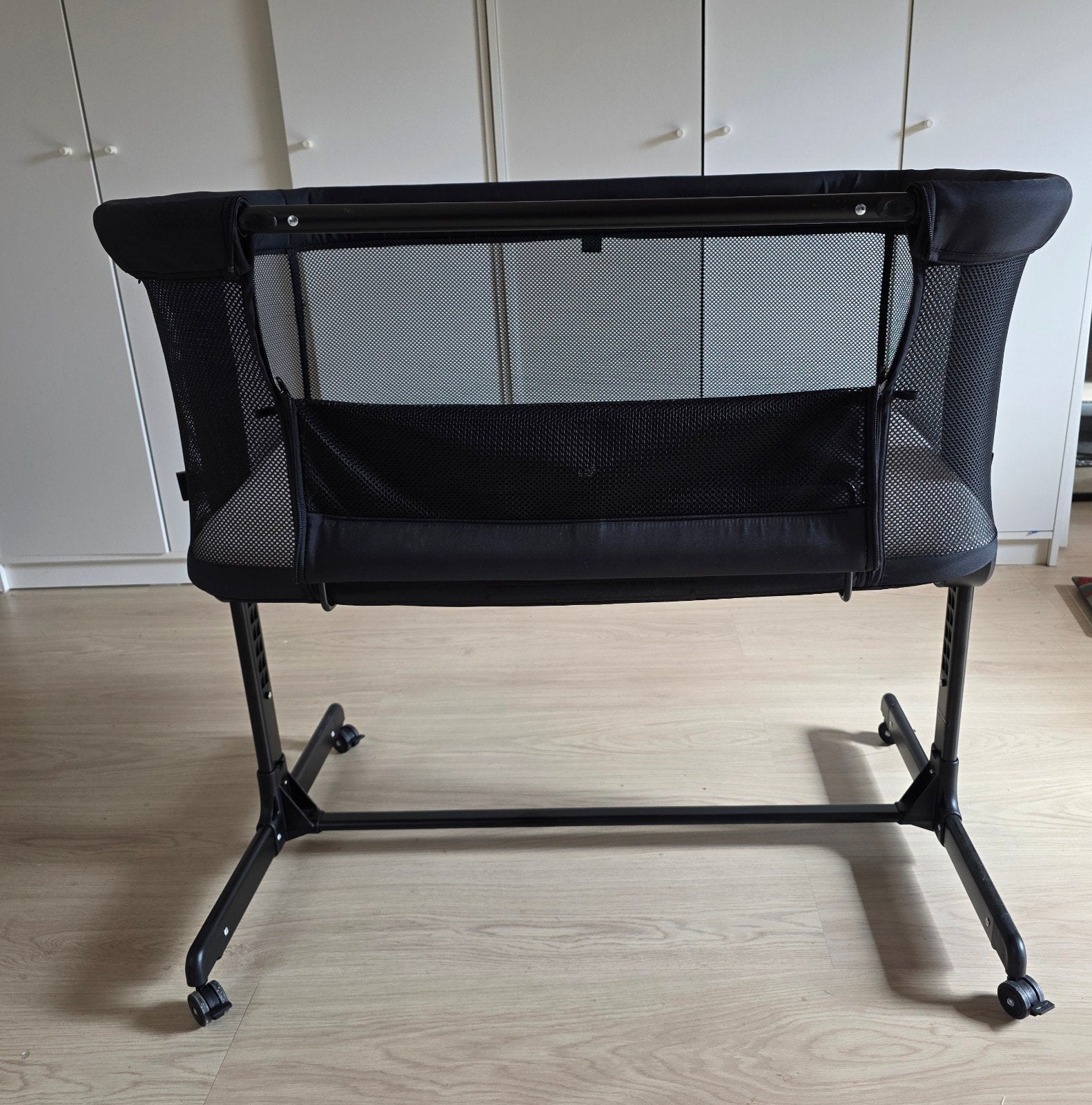 Puck co-sleeper Jens - Zwart + hor, Ophalen, Zo goed als nieuw, Wieg