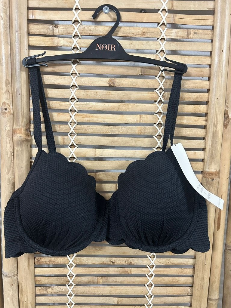 Hunkemöller Scallop Pd Bikinitop 80C, Zwart, Nieuw, Ophalen of Verzenden, Bikini