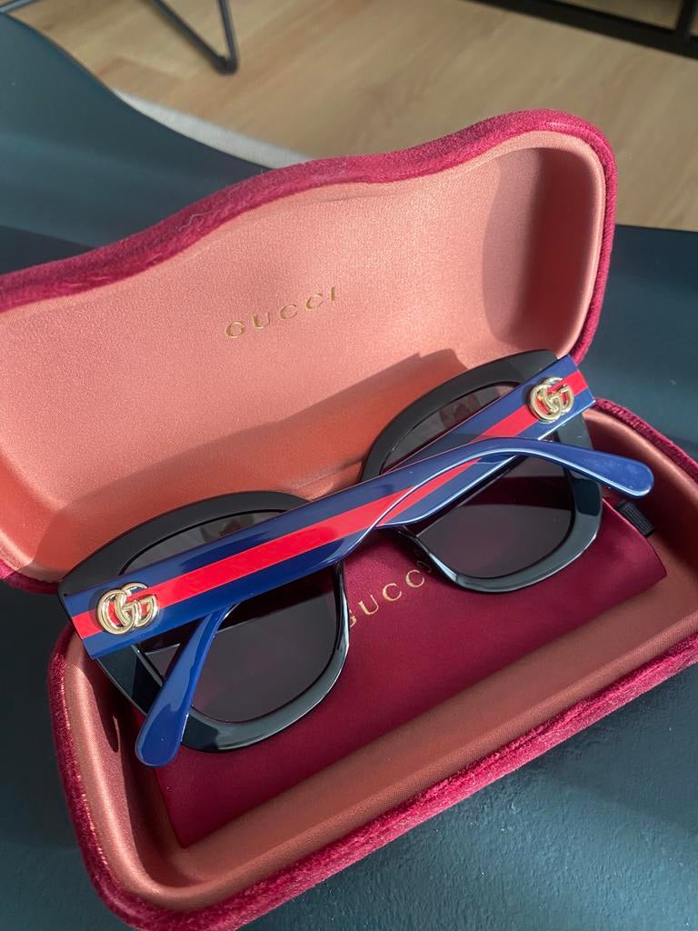 GUCCI zonnebril vlinder zwart blauw rood GG0860S 002, Gebruikt, Zonnebril, Zwart, Ophalen