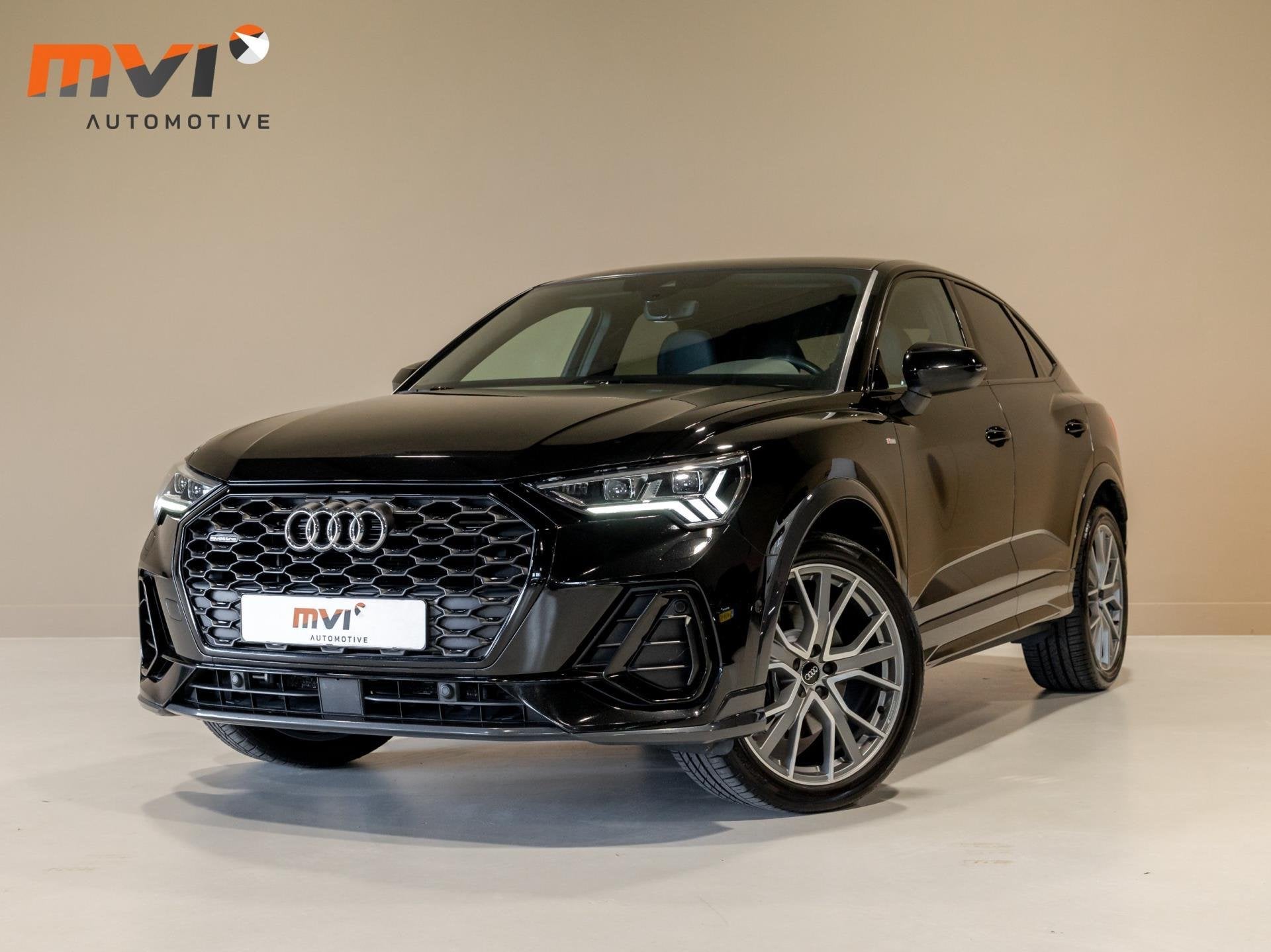 Audi Q3 Sportback 45 TFSI quattro 2x S-Line / 230pk / Panora, Gebruikt, 4 cilinders, Zwart, Bedrijf