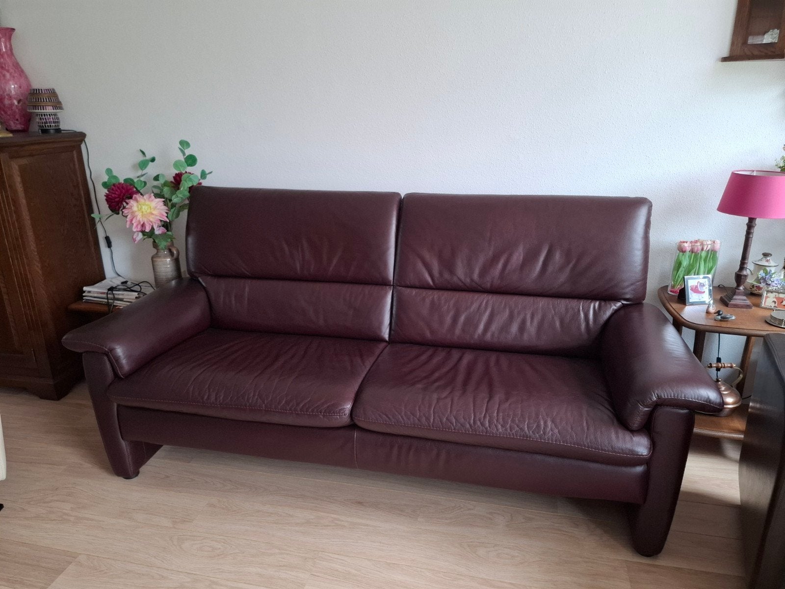 Te koop nette bruin/bordeaux kleur lederen 3-zits bank, Ophalen, Driepersoons, Zo goed als nieuw, Rechte bank