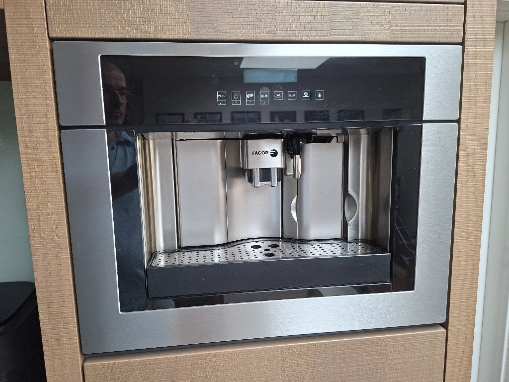 Volautomatisch inbouw koffiezetapparaat koffiemachine, Ophalen, Gebruikt, 10 kopjes of meer, Koffiemachine