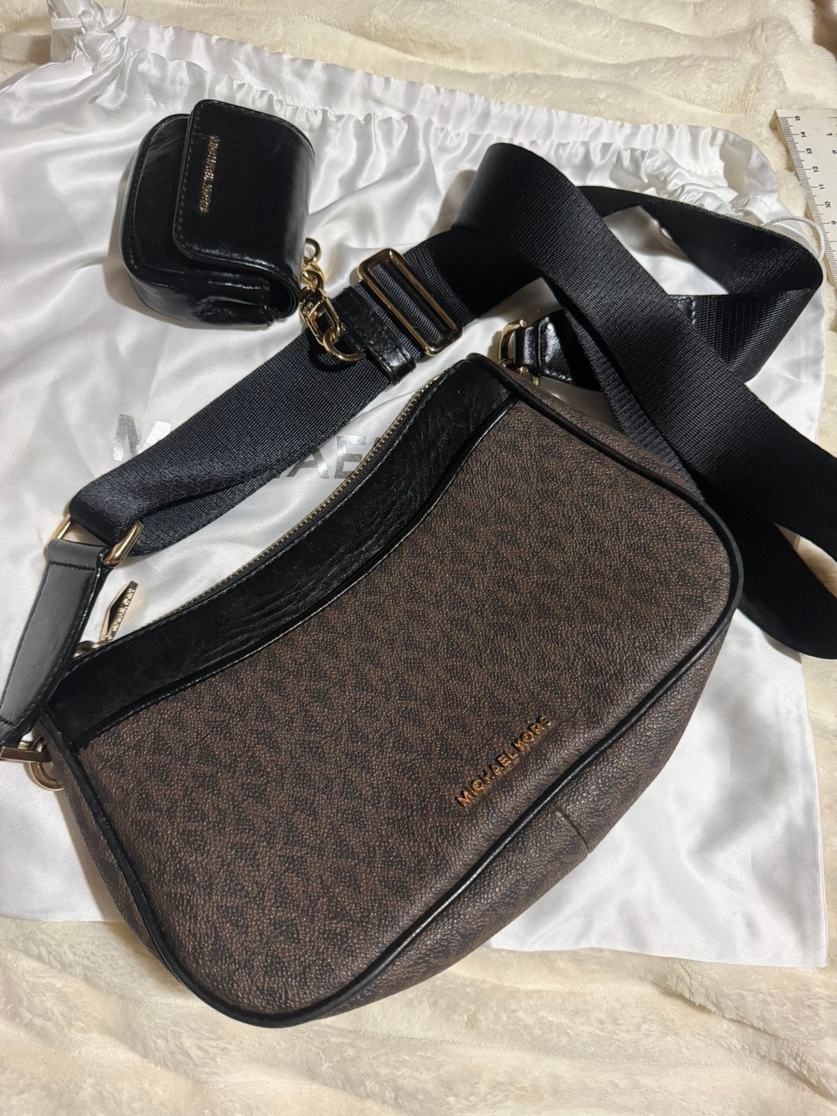 Michael kors tasje mk logo’s, Sieraden, Tassen en Uiterlijk, Tassen | Schoudertassen, Ophalen of Verzenden, Zo goed als nieuw