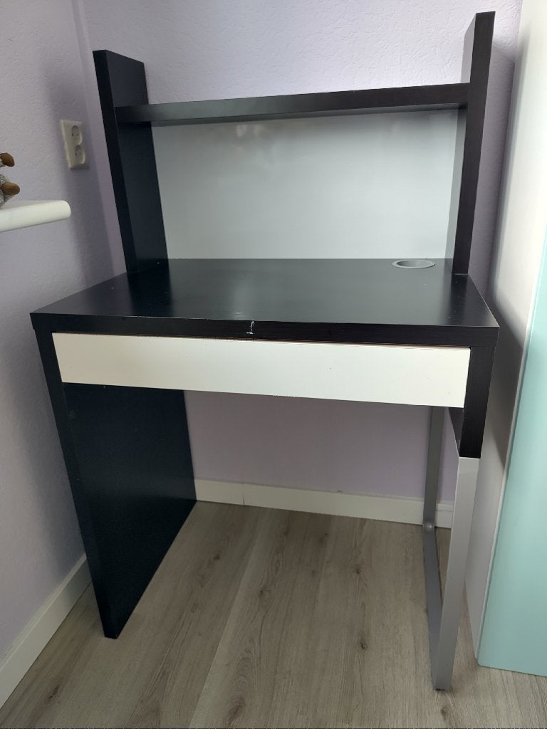 IKEA Micke bureau gratis, Huis en Inrichting, Bureaus, Ophalen, Zwart, Gebruikt, Opzetstuk