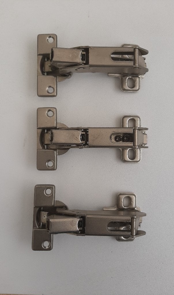 3x Kastscharnieren 155 Graden Met Zelfsluitmechanisme, Ophalen, Zo goed als nieuw, IJzer, Scharnier