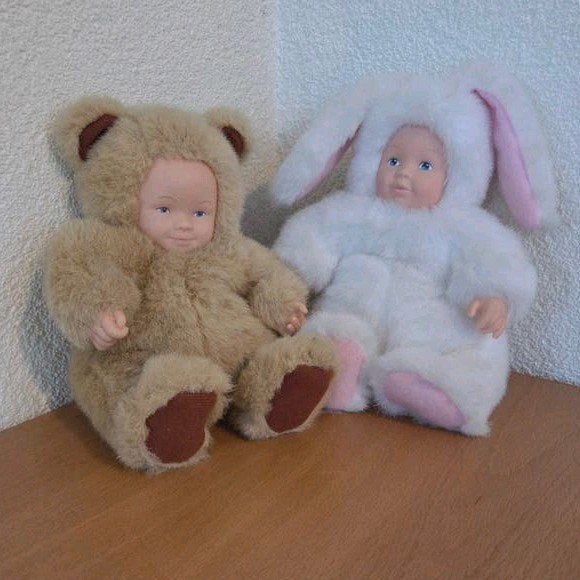 Anne Geddes babypoppen in dierenpakjes (beer en ko, Ophalen of Verzenden, Gebruikt, Babypop