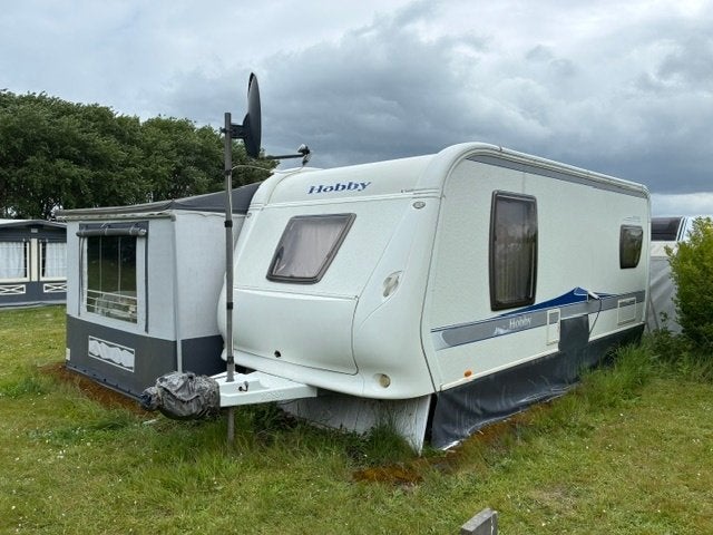 Hobby 560 UFF Queensbed met all-seasons (vaste) voortent, Schokbreker, Rondzit, Hobby, Particulier