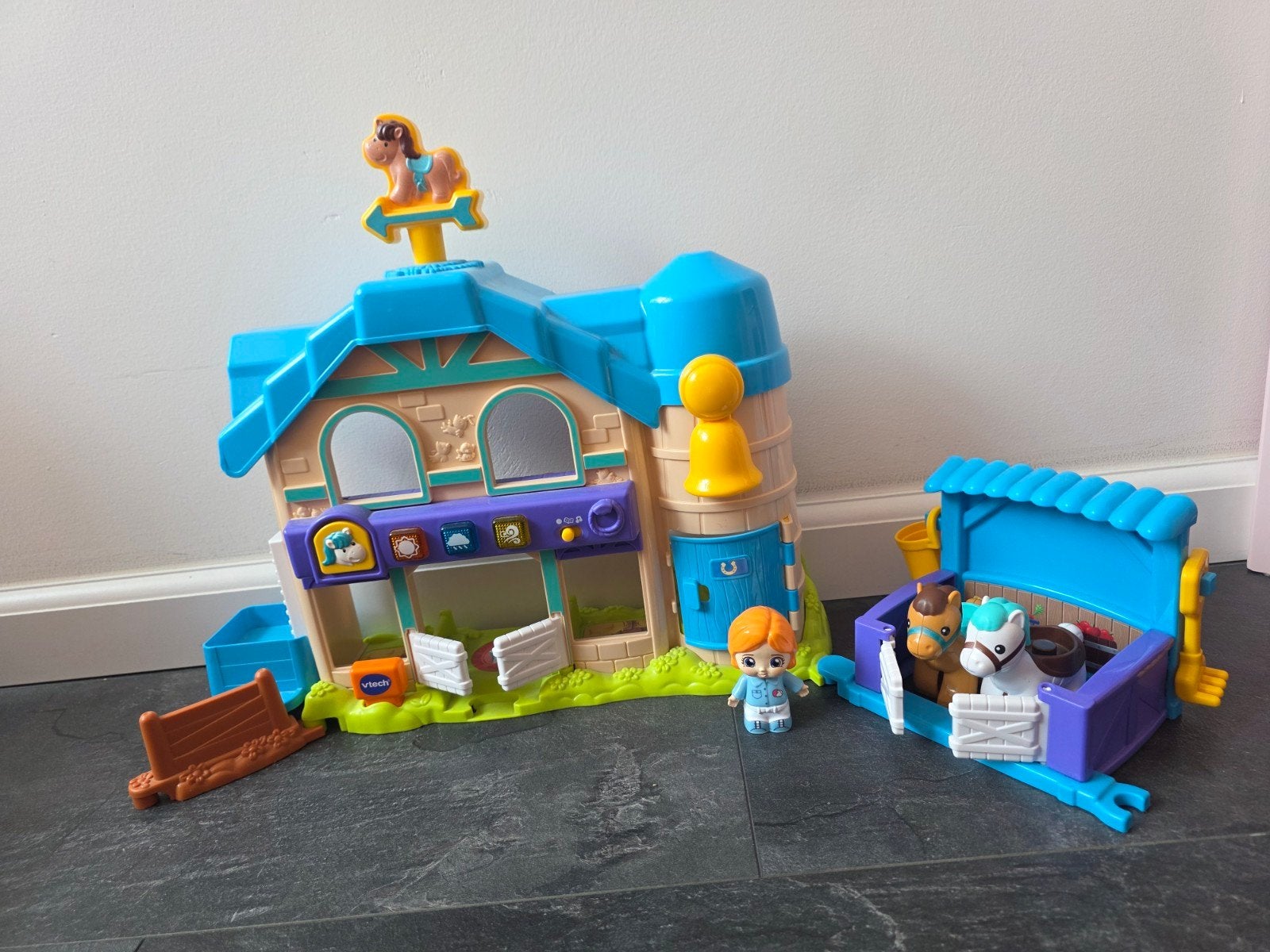 VTech Vrolijke Vriendjes Magische Manege, Ophalen, Zo goed als nieuw, 2 tot 4 jaar