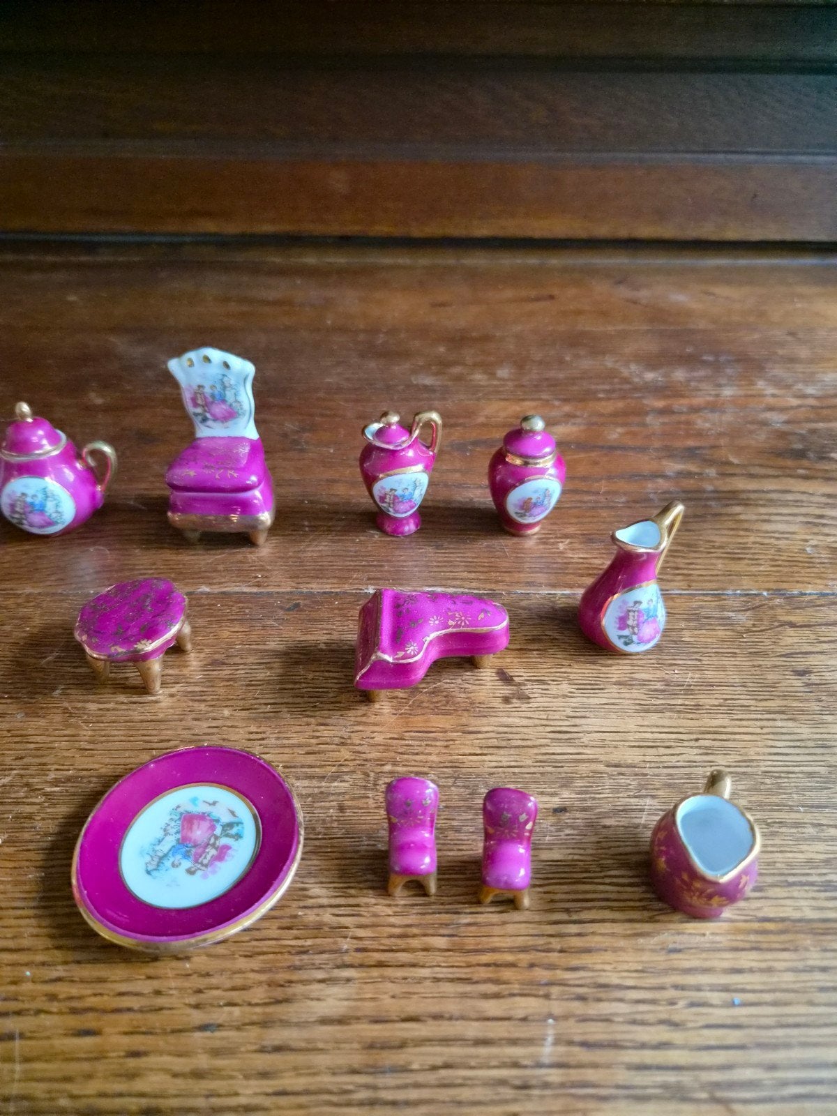 Miniatuur porseleinen theeservies en meubeltjes, roze/goud, Ophalen of Verzenden