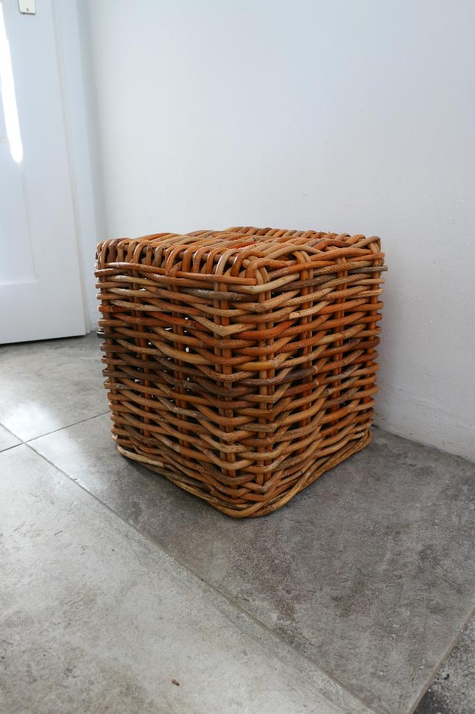 Rotan hocker poef kubus in een mooie conditie, Ophalen, Minder dan 50 cm, Vierkant, Zo goed als nieuw