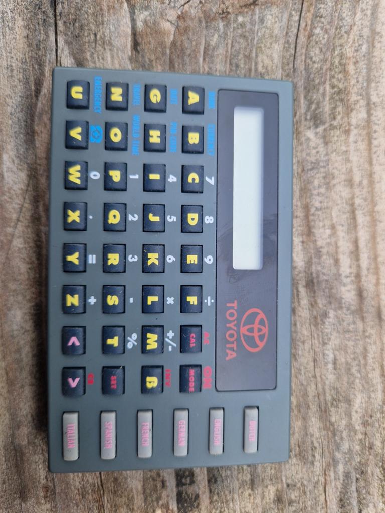 vintage Toyota elektronische zakcalculator en vertaler., Ophalen of Verzenden, Computers en Rekenmachines