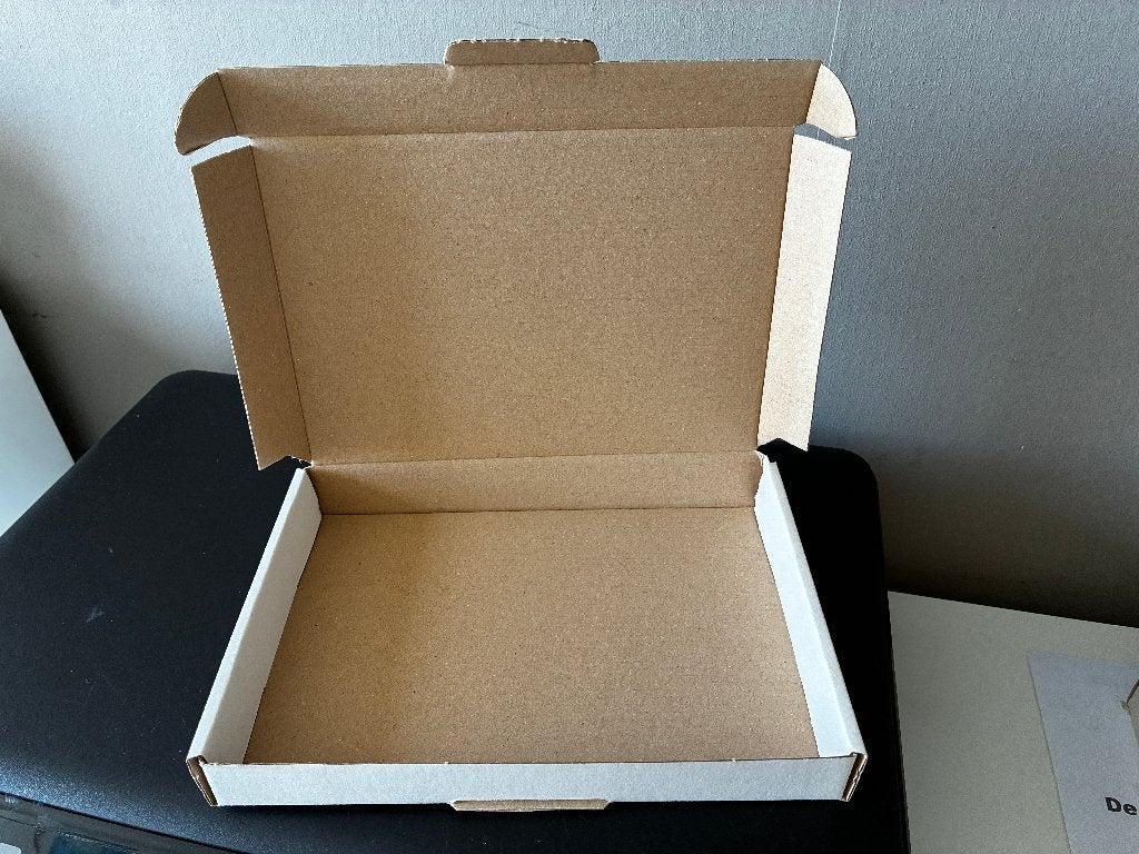 50x A5 Vouwbare Verzenddoosjes - Wit/Bruin E-golf Karton, Doos, Opvouwbaar, Minder dan 50 cm, Ophalen of Verzenden