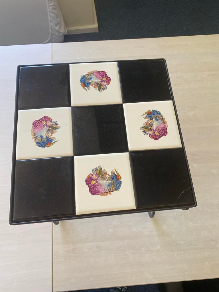 Vintage Bijzettafel met tegels, smeedijzeren onderstel, Ophalen, Zo goed als nieuw