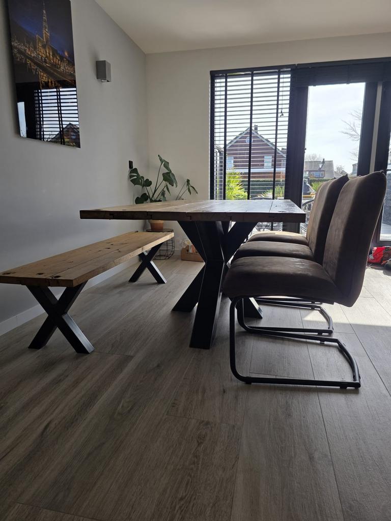 Robuuste eettafel met eikenhouten blad en metalen onderstel, Ophalen, 100 tot 150 cm, Eikenhout, Zo goed als nieuw