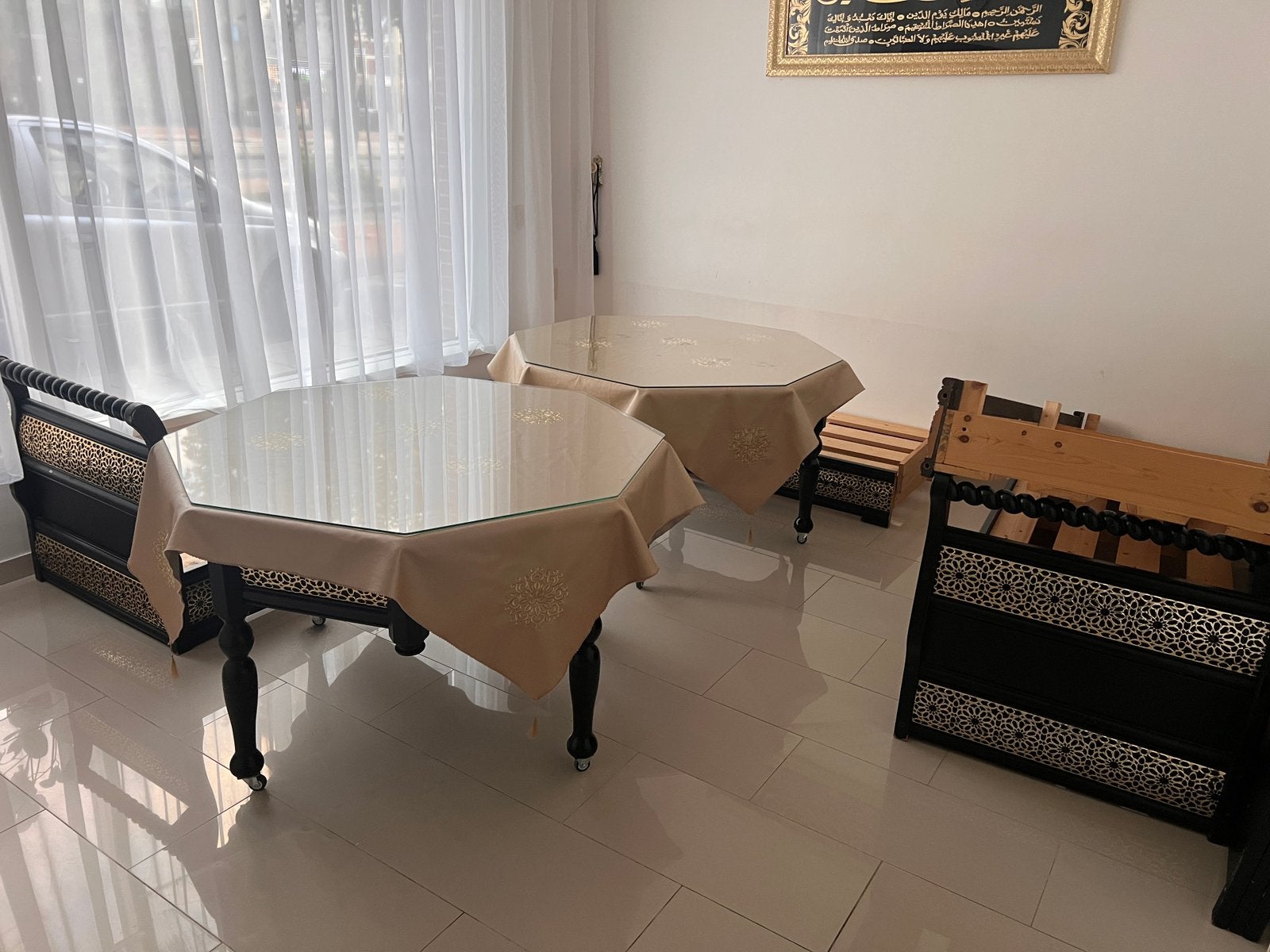Marokkaanse ronde tafel met glasplaat, Ophalen
