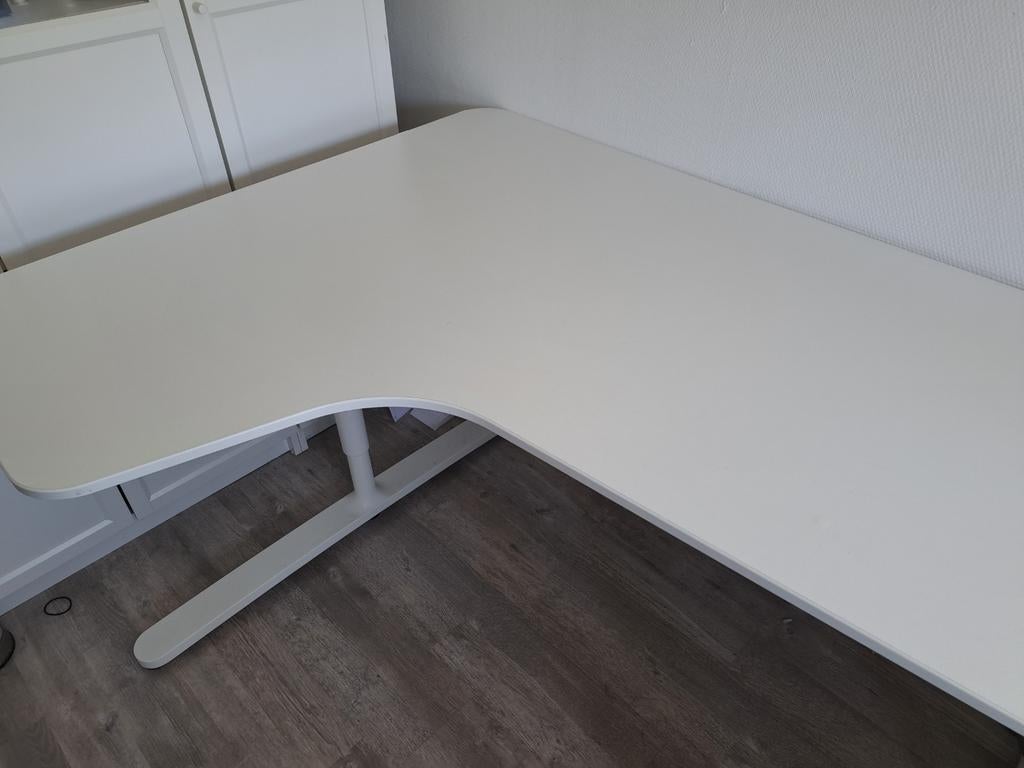 IKEA BEKANT hoekbureau wit, 160x110 cm, hoogte verstelbaar, Huis en Inrichting, Ophalen, Hoekbureau, Zo goed als nieuw, IKEA