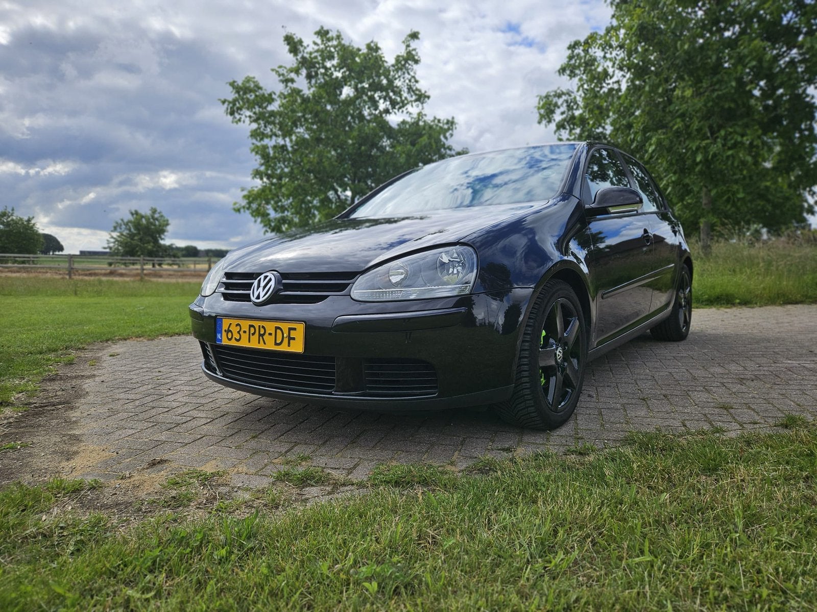 Volkswagen Golf 1.6 16V FSI 85KW 5D 2004 Zwart, Auto's, Voorwielaandrijving, 4 cilinders, Zwart, Origineel Nederlands