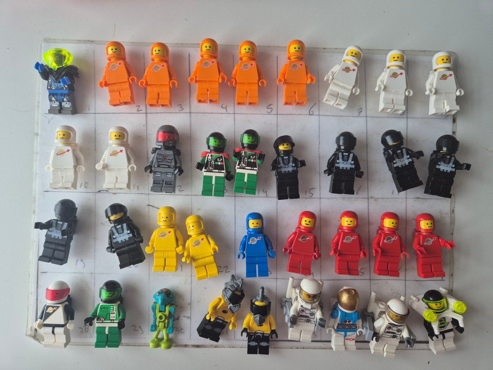 Lego classis space alien mars police blacktron poppetjes, Ophalen of Verzenden