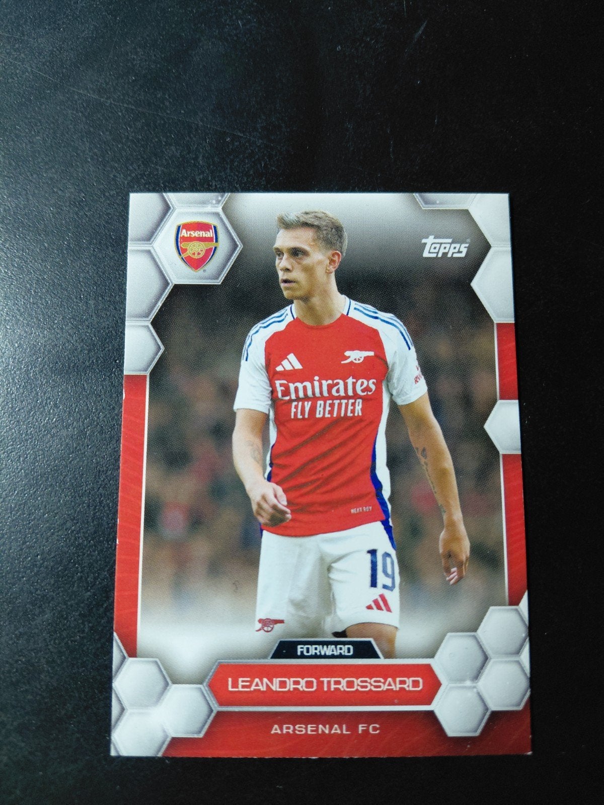 Leandro trossard (arsenal) topps team set, Verzenden, Nieuw, Buitenlandse clubs, Spelerskaart
