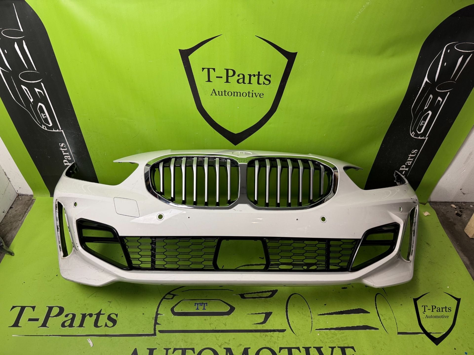 bmw 1 serie f40 voorbumper bumper 18+ M PAKKET, Petuelring 130
80788  Munich, DE, Gebruikt, Info@bmw.de, Ophalen of Verzenden