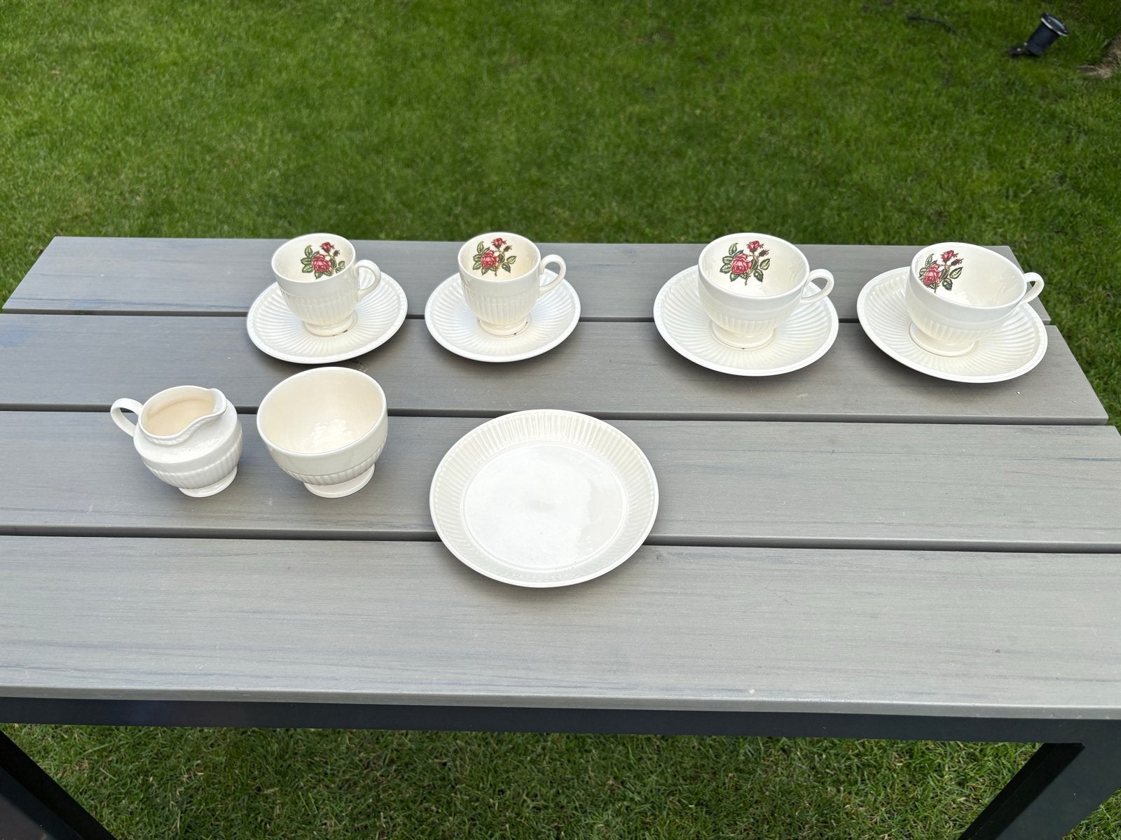 Wedgwood Edme servies: kopjes, schotels, suikerpot en melkka, Huis en Inrichting, Ophalen, Gebruikt, Porselein, Kop(pen) en/of Schotel(s)