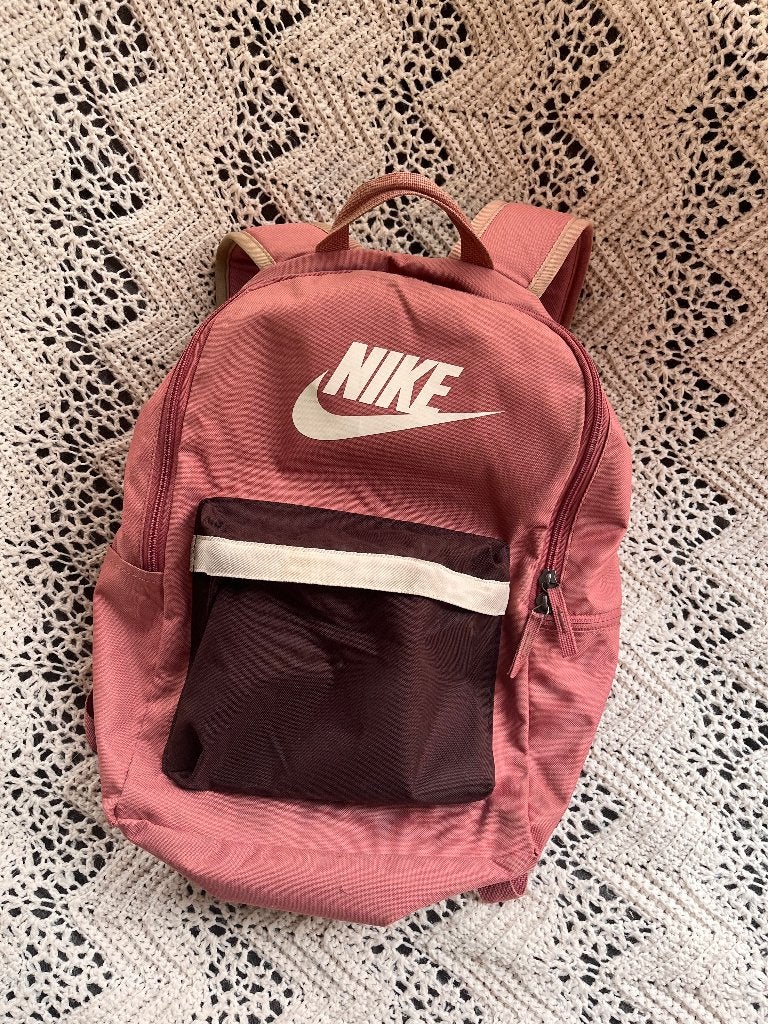 Rugzak Nike roze - handig voor school, Overige merken, Gebruikt, 25 tot 40 cm, Ophalen of Verzenden