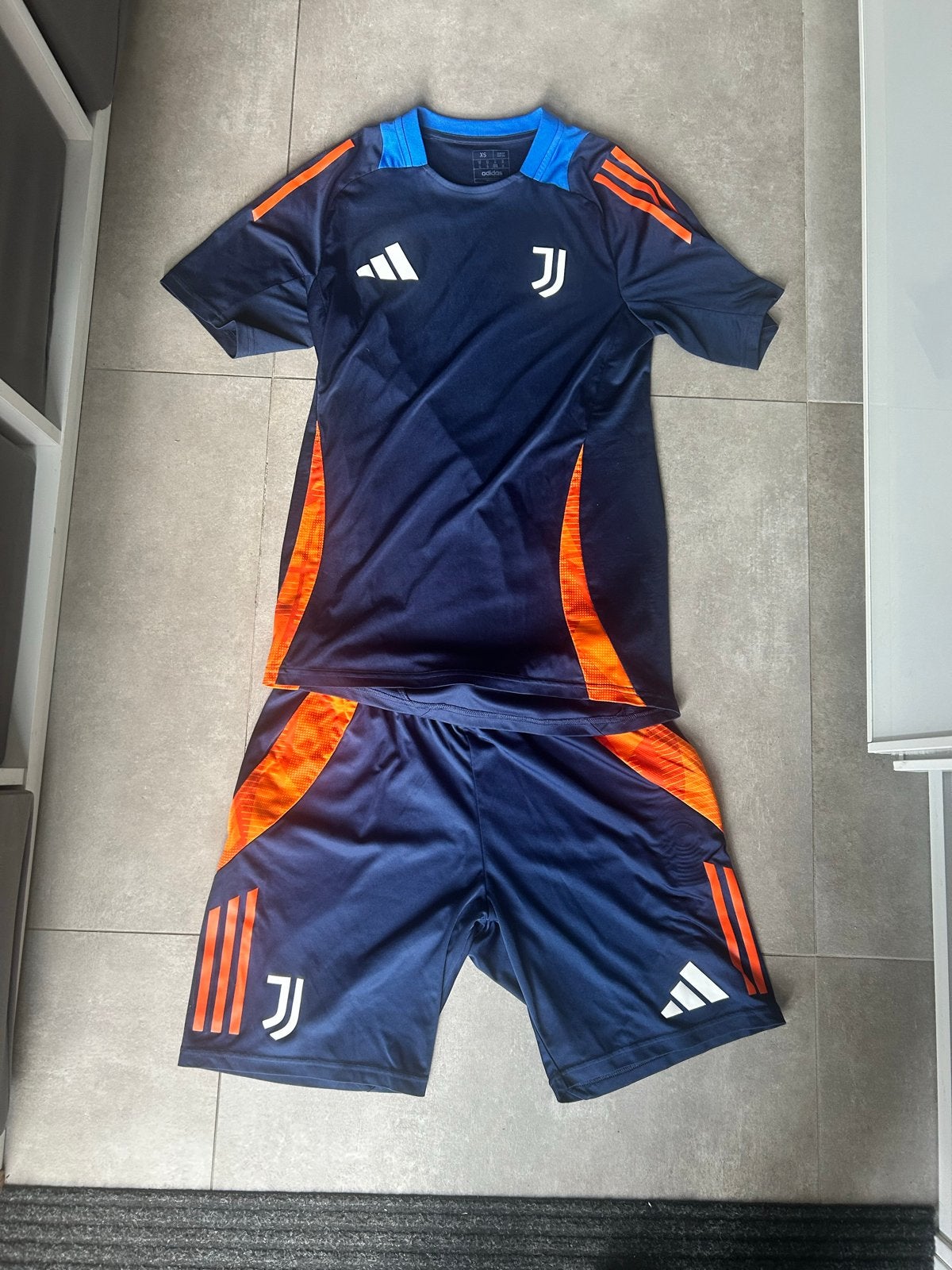 Adidas Juventus Trainingspak - Maat XS, Meerkleurig, Ophalen of Verzenden, Zo goed als nieuw, Voetbal