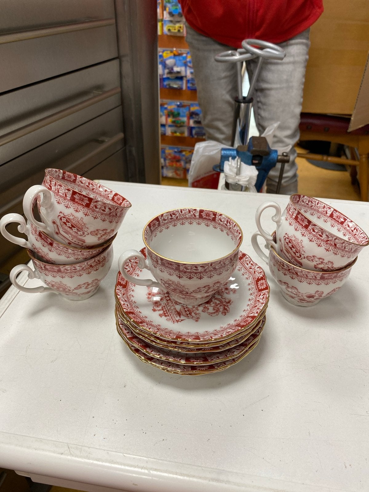 Antieke theeservies: 6 kopjes en schotels, rood/wit, Ophalen of Verzenden