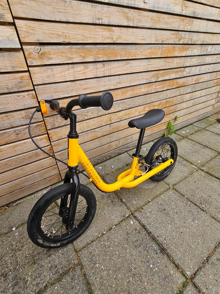 Btwin Runride 900 Geel loopfiets, Fietsen en Brommers, Fietsen | Kinderfietsjes, Ophalen, Zo goed als nieuw, Minder dan 16 inch