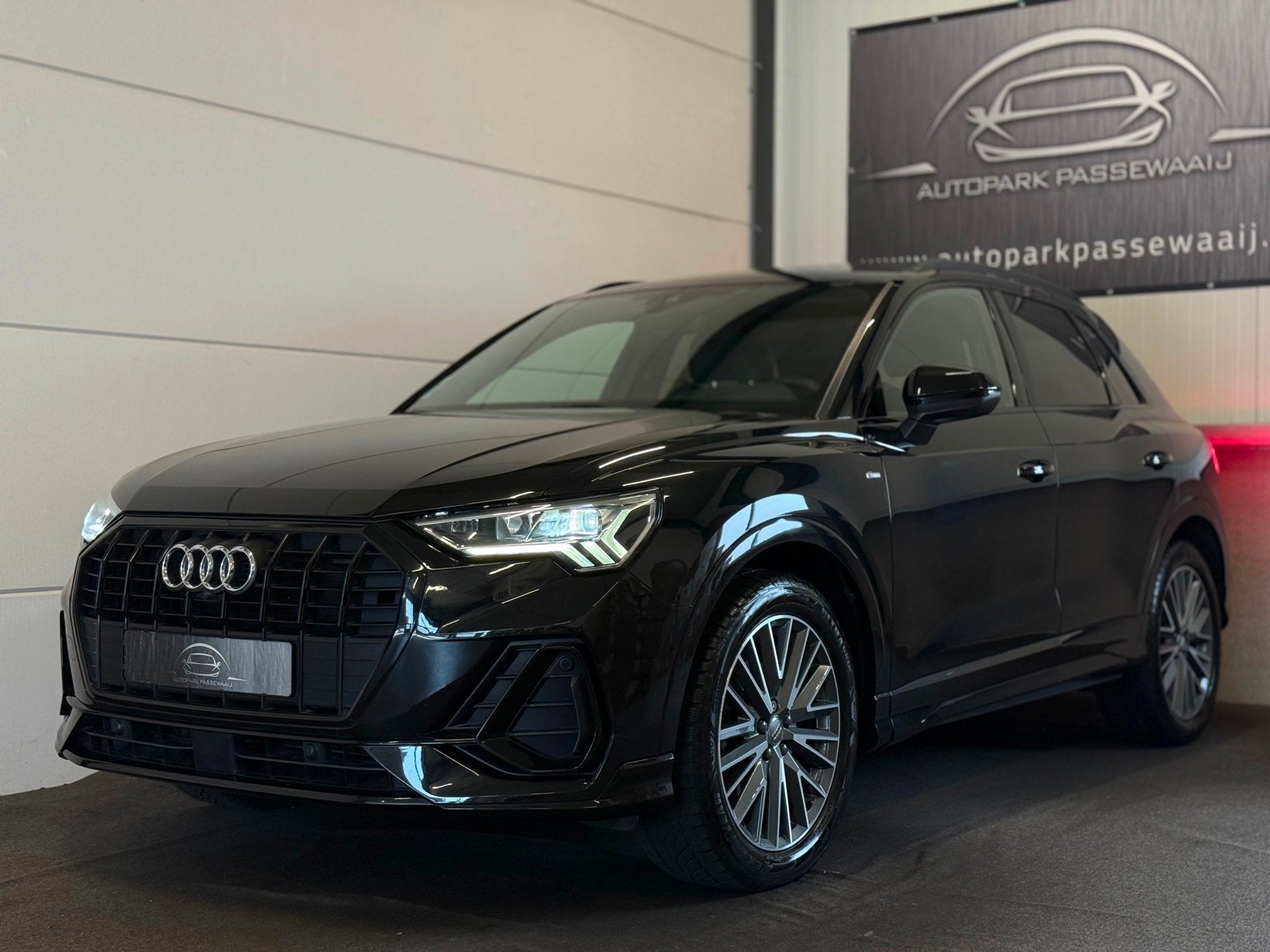 Audi Q3 35 TFSI 3x S-Line Pano, ACC, 360 Camera, LED, Virt, Auto's, Zwart, 150 pk, Leder en Stof, Zwart