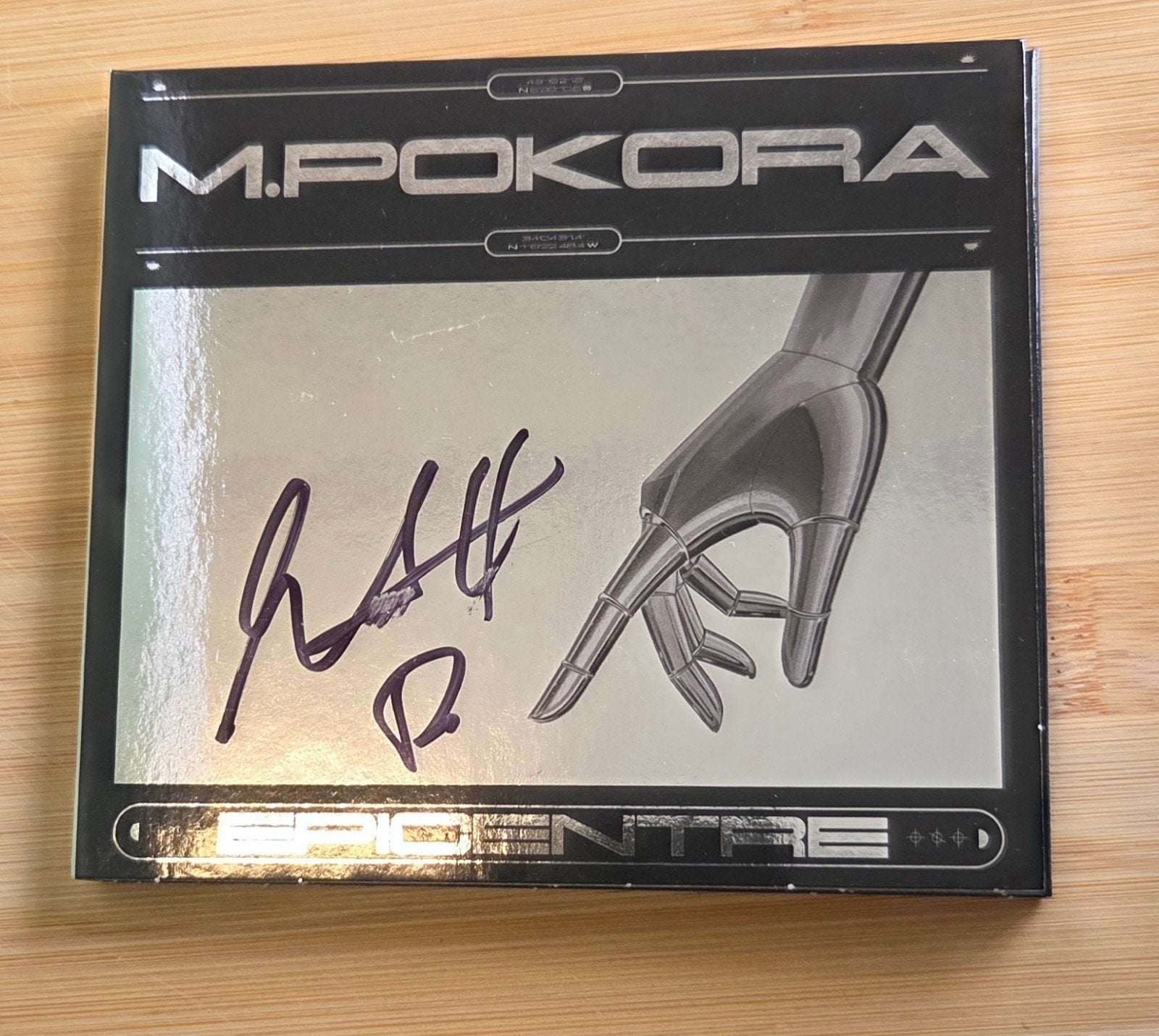 M. Pokora - Épicentre (Gesigneerd Album), Cd's en Dvd's, Pop, Gesigneerd, Ophalen of Verzenden, Zo goed als nieuw