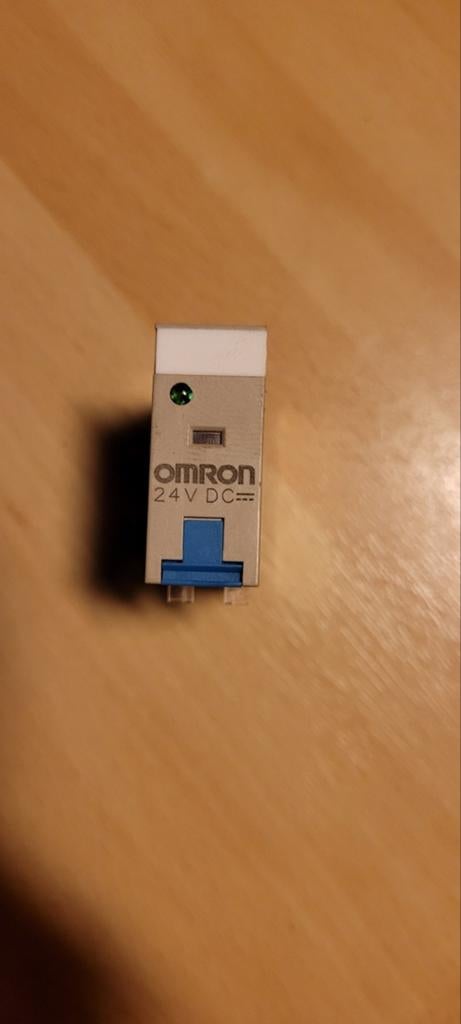 Omron relaisvoet P2RF-08-PU en relais G2R-2-SN1, Ophalen of Verzenden