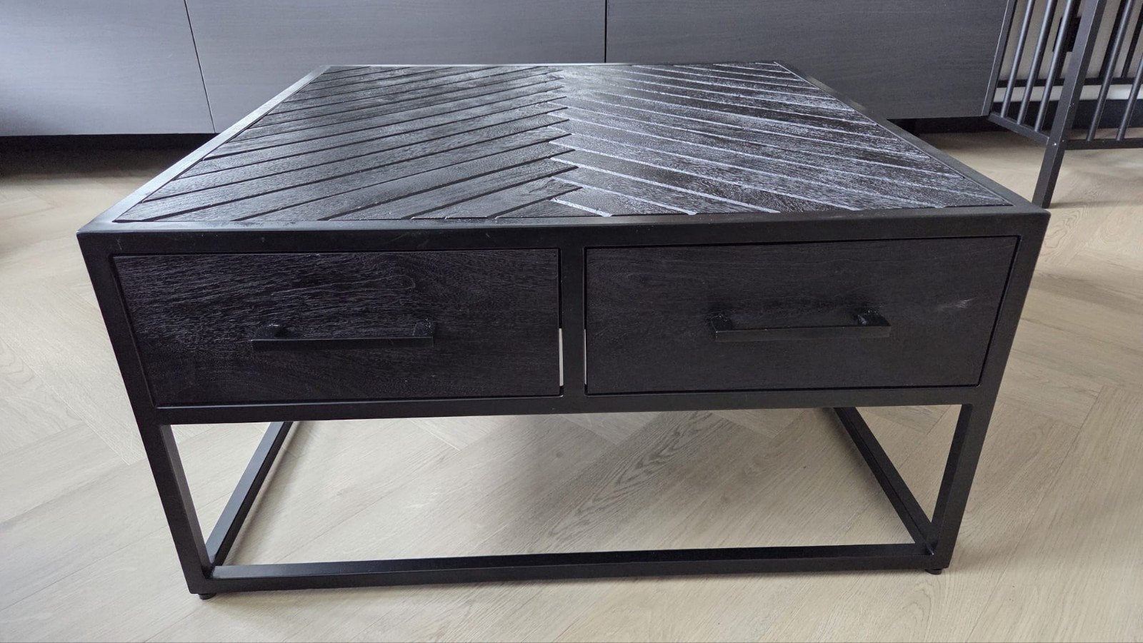 Zwarte salontafel met visgraatmotief en lades, Gebruikt, 50 tot 100 cm, Vierkant, Industrieel, Modern