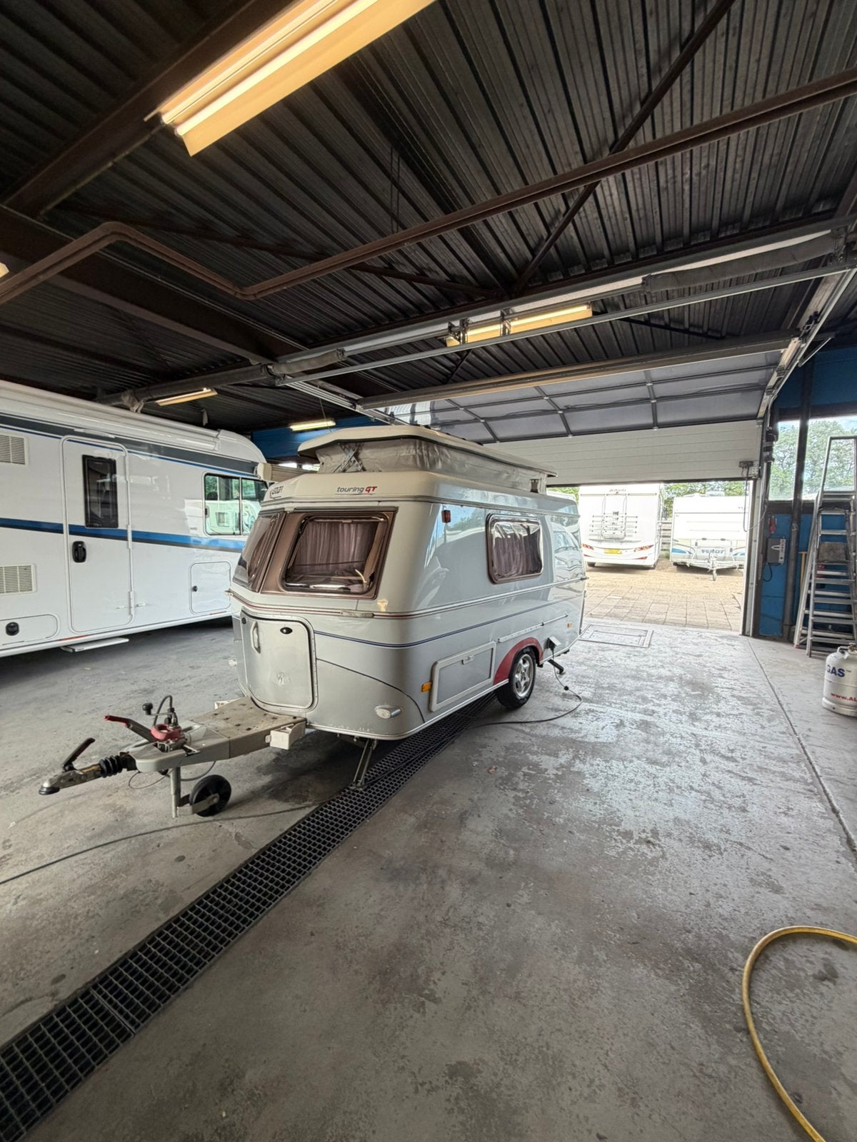 Eriba puck 225 GT  1ste EIG - 750 kg - 05”, Standaardzit, 2 aparte bedden, Tot en met 2, Bedrijf