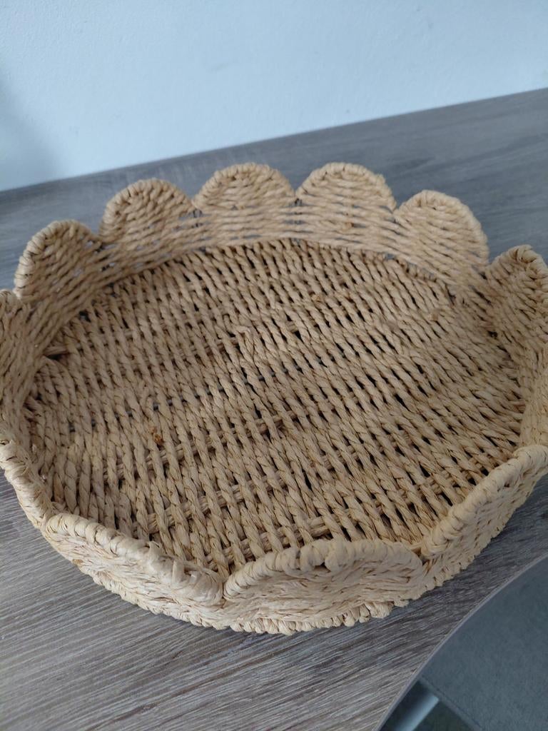 Decoratieve rieten schaal/mand in schelpvorm, Schaal, Ophalen of Verzenden, Zo goed als nieuw, Riet