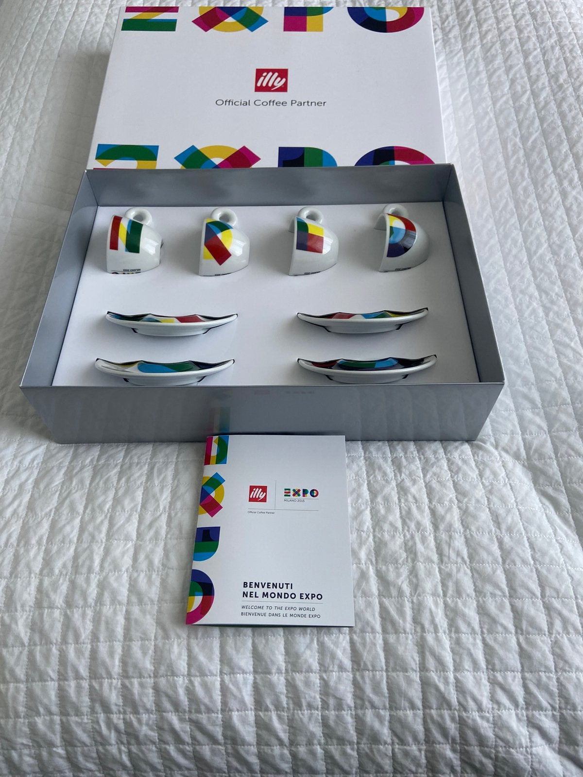Illy espresso cups.  Milano 2015.  Nieuw in doos., Verzamelen, Porselein, Kristal en Bestek, Verzenden, Nieuw, Porselein, Kop en/of schotel