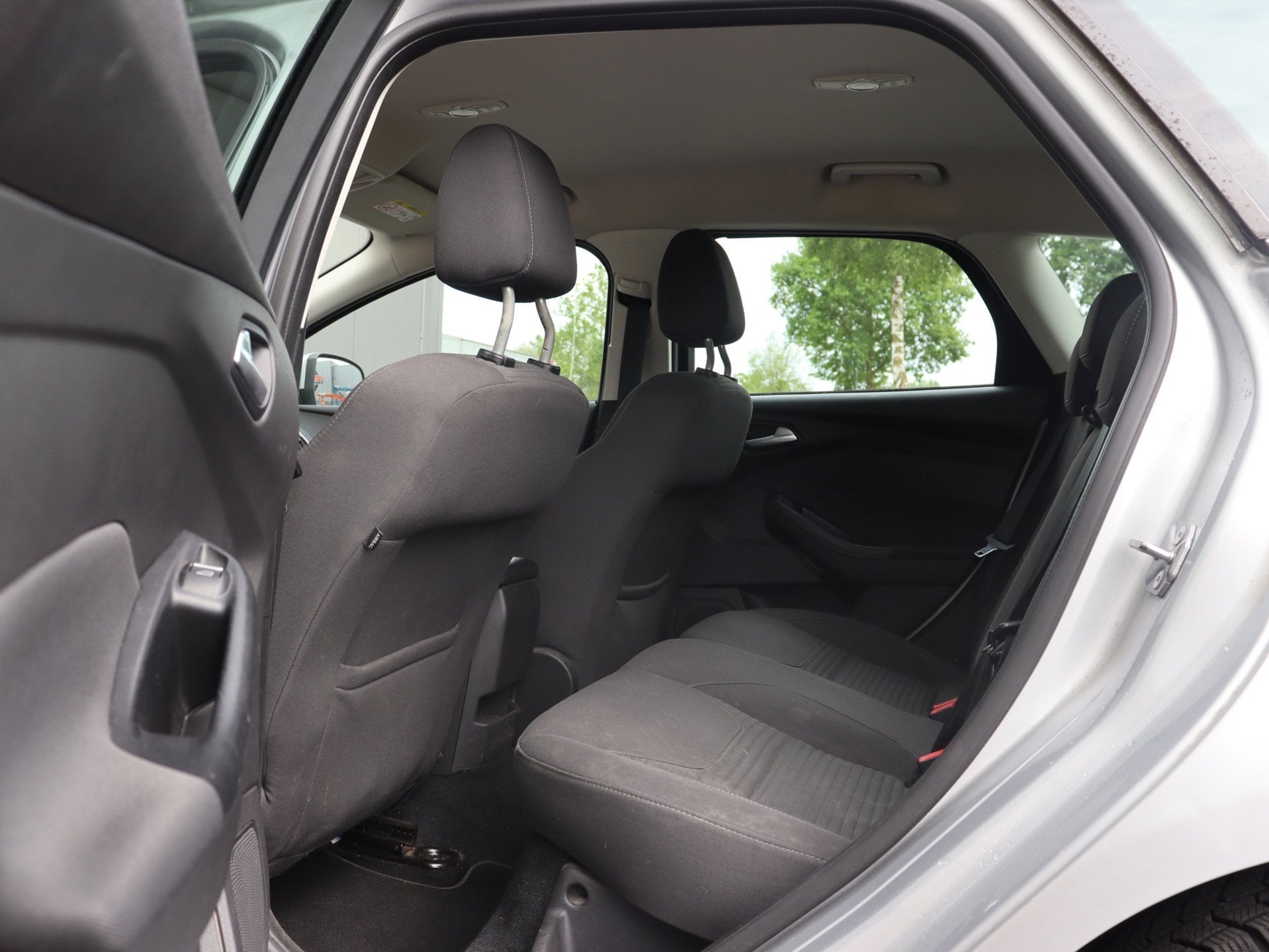 Foto 10 van Ford Focus Wagon 1.0 Titanium Edition navi LM airco org NL