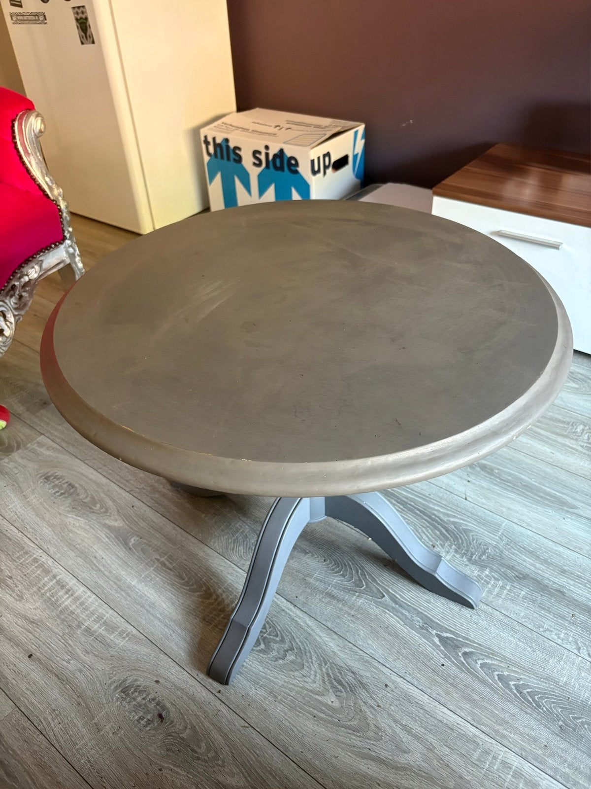 Degelijk grijs houten tafeltje, Ophalen, 50 – 75, Minder dan 50 cm, Gebruikt